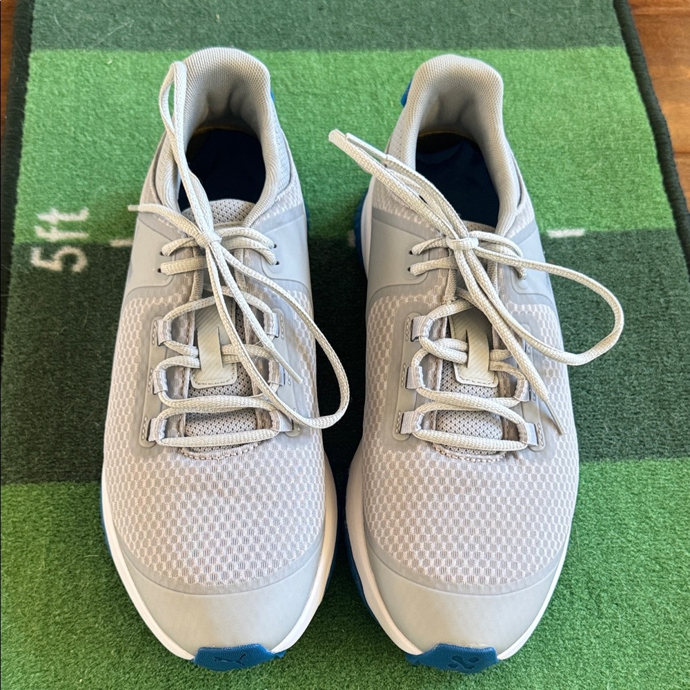 Men's gray Puma golf shoes